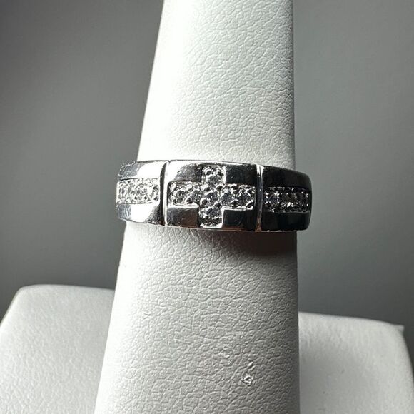 Stunning solid sterling silver ring with cz diamonds, size 5.5! - Picture 10 of 11